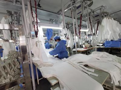 緊急轉產!桓臺牛仔服生產企業(yè)全力生產防護用品