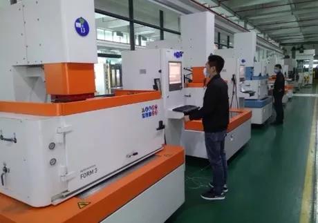 邦寶跨界生產(chǎn)護目鏡：抗擊疫情企業(yè)在行動