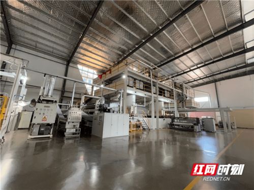 科技引領(lǐng)，保障醫(yī)療防護需求 江西鄉(xiāng)村振興中的防護用品生產(chǎn)