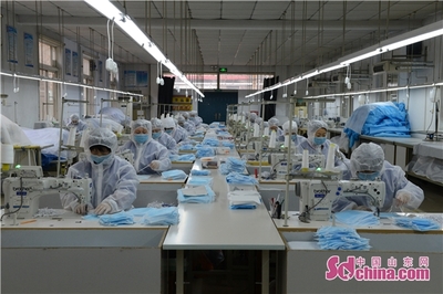 日產(chǎn)口罩7000只 中鋁山東企業(yè)跨界助力戰(zhàn)“疫”防護用品生產(chǎn)