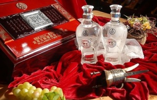 白酒酒類營銷方案 掃碼送紅包系統助力酒類經營