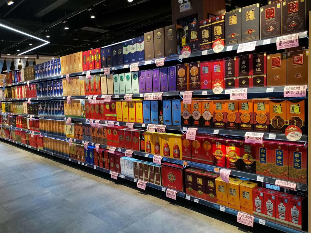 選白酒必看！白酒瓶身上的這3個‘密碼’，才是辨別純糧酒的真招